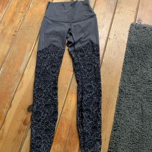 lululemon size 4 grey Nulux wunder under